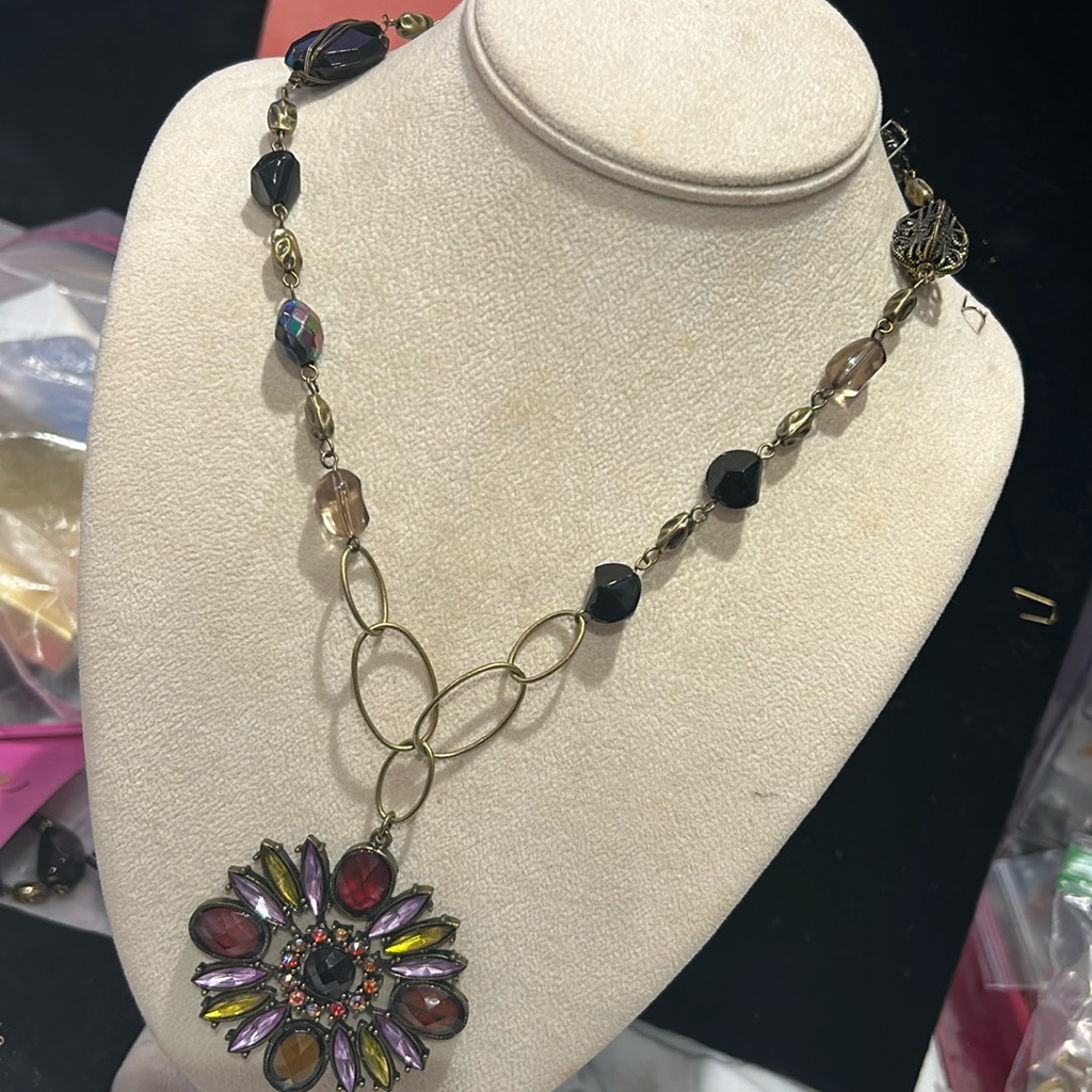 Jewel Flower Pendant With Beaded Chain-Boutique 55$